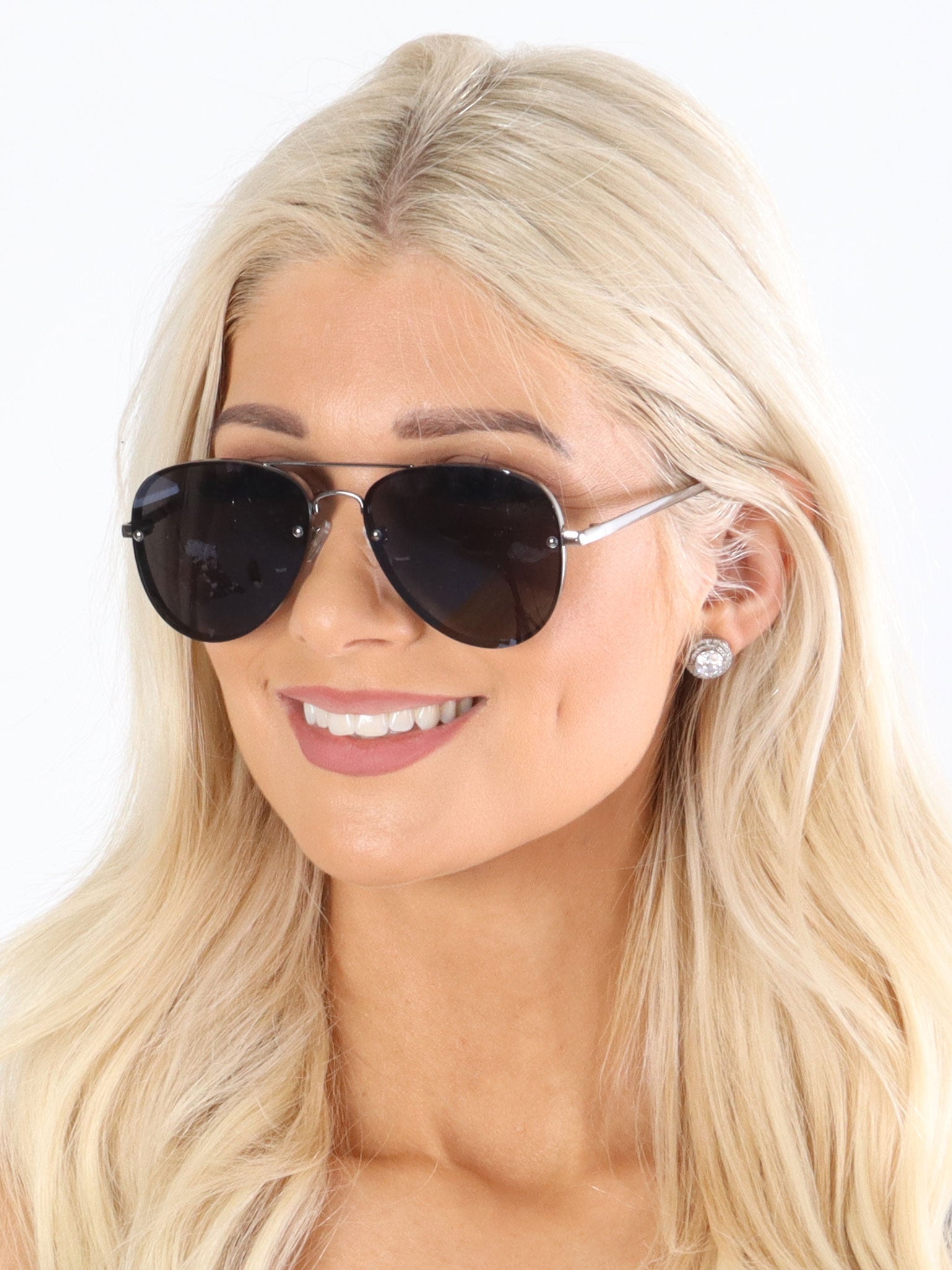 Anna - Svarta solglasögon med silverfärgade spegelglas